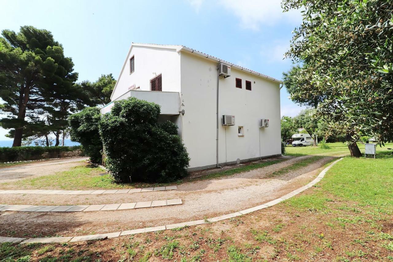 Beachfront Apartments Kate Orebic Exterior photo